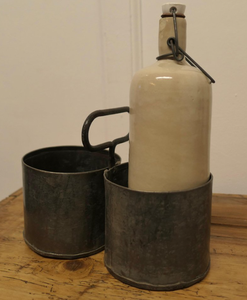 Porte-bouteille suspendu vintage en fer rustique, vase à fleurs, support pour ustensiles de cuisine, pot de fleurs de ferme, jardinière pour maison et hôtel - Product Image 2