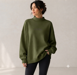 เสื้อสเวตเชิ้ตคอเต่าทรงโอเวอร์ไซส์สำหรับผู้หญิง สีเขียว ปักตัวอักษรด้านหน้า ทรงไหล่ตก ผ้าฝ้ายใยไผ่ เหมาะสำหรับใส่ในฤดูใบไม้ร่วง - Product Image 1
