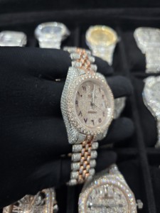Montres Hip Hop de Luxe Faits Main Entièrement Serties de Diamants Moissanite VVS1 avec Cadran en Verre et Mouvement Automatique, Bracelet Dissimulé – Vente Flash - Product Image 3