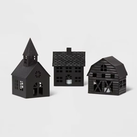 Schwarze Hausförmige Plastik-Weihnachtslaternen Traditionelle Feiertagsdekoration mit Ausschnittfenstern und Dachdetails