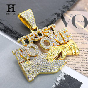 Pendentif Iced Out Trust No One Handshake en Or 18K avec Diamant de Laboratoire, Breloque Hip Hop pour Hommes, Bijoux Personnalisés - Product Image 4