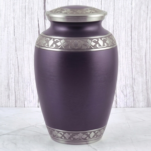 Urna funeraria de latón con diseño floral morado y plateado para cenizas humanas, urna conmemorativa para entierro, superficie pulida. - Product Image 1