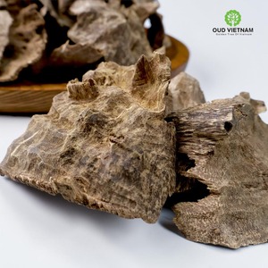Kinam Oud Naturel Pur Grade Triple 40 Ans Bois d'Agar Parfumé en Copeaux OUD VIETNAM Ha Tinh Encens OWC1 Toutes Saisons - Product Image 1