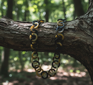 Collar largo pulido a mano con anillos entrelazados de cuerno de buey marrón y cuerno de búfalo negro con cierre de palanca para fiesta - Product Image 3
