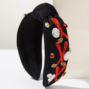 Bandeau noué noir et rouge perlé avec strass pour femme, écologique, fait main, en tissu scintillant pour le sport - Product Image 1