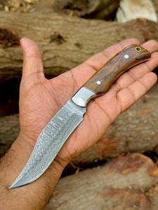 มีดล่าสัตว์ทำมือจากเหล็กดามัสกัส THEWIZ CRAFTS ปลายมีดแบบ Drop Point ใบมีดตรง ด้ามไม้ ใบมีดแบบ Fixed Blade สำหรับกิจกรรมกลางแจ้งและงานชำแหละเนื้อสัตว์ - Product Image 6