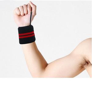 สายรัดข้อมือปรับระดับได้พร้อมตัวล็อคแบบตะขอและห่วงสำหรับยกน้ำหนัก ฝึกความแข็งแรง กันลื่น ใช้ได้ทั้งชายและหญิง สีดำ แดง เหลือง - Product Image 4