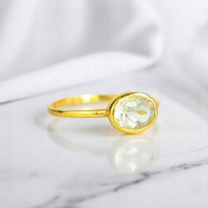 แหวนเงินแท้ 925 ประดับพลอยอะเมทิสต์สีเขียว - รูปไข่ 8x10 มม. ชุบทอง |   แหวนพลอยมินิมอลลิสต์ |   เครื่องประดับผู้หญิงแบบสั่งทำ - Product Image 2