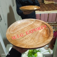 Assiette en bois avec surface polie naturelle, vaisselle rustique pour la salle à manger, la cuisine, les restaurants et les occasions spéciales.