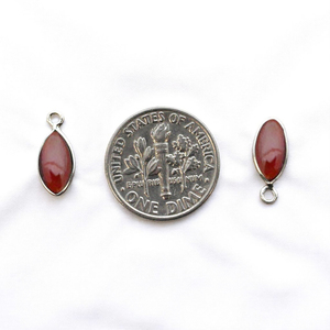 Pendentif artisanal chrétien bohème en argent sterling 925 plaqué or avec grenat marquise serti clos, 10x5 MM, pour bijoux DIY - Product Image 1