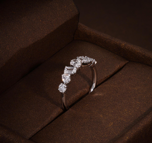 Anillo de Diamantes Plateado en Plata Vintage con Certificación IGI para Regalos de Compromiso, Boda y Aniversario - Product Image 2