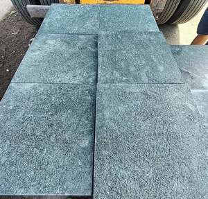 Pavés en pierre martelée vert mousse de haute qualité, durables et écologiques pour l'aménagement extérieur de cours, villas, parcs et trottoirs au Vietnam - Product Image 2
