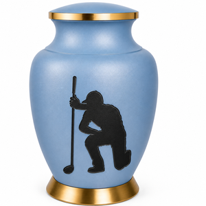 Magnifique urne funéraire bleu ciel avec un design de balle de golf et d'herbe gravé en profondeur de qualité supérieure et des élégants accents dorés - Product Image 1