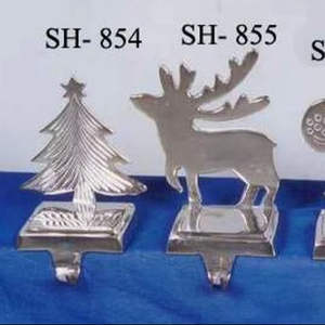 Soporte decorativo de metal para calcetines navideños con diseño de reno 3D al mejor precio - Product Image 1