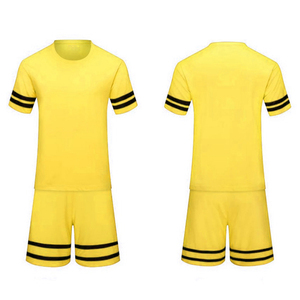 Conjunto de Camiseta y Pantalones Cortos de Fútbol Personalizados con Nuevo Diseño 2026 para Hombre, Color y Logotipo Personalizados, Uniformes de Fútbol Transpirables de Secado Rápido con Cuello en V - Product Image 3