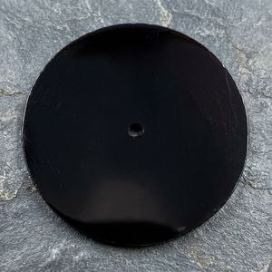 Proveedor de Entrega Rápida: Disco Plano Redondo de Ónix Negro Natural de 25 mm, Gema en Bruto para Fabricación de Relojes Personalizados al por Mayor - Product Image 2