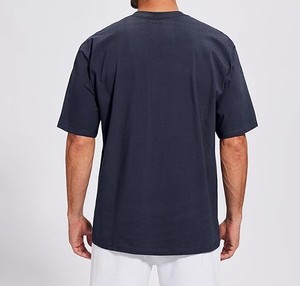 T-shirt en coton bleu foncé surdimensionné pour homme, manches courtes, col rond, couleur unie, logo sur le devant, séchage rapide, coupe ajustée - Product Image 4