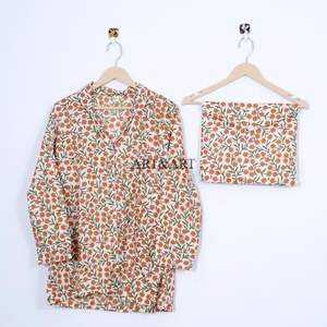 ชุดนอนผ้าฝ้ายอินเดียทำมือสำหรับผู้หญิง ลายดอกไม้พิมพ์ลายลำลอง พร้อมเสื้อและชุดนอนงานฝีมือ พร้อมกระเป๋า - Product Image 3