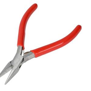 คีมปากแหลมแบบบาง 4.75 นิ้ว หัวสแตนเลสขัดเงา ด้ามจับพีวีซีสีแดงแบบสบายมือ พร้อมสปริงคู่ สำหรับงานเครื่องประดับ - Product Image 1