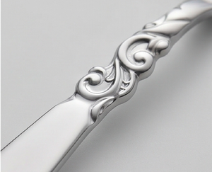 Ensemble de 4 cuillères élégantes en métal, finition miroir, compatibles lave-vaisselle, pour occasions de mariage. - Product Image 2