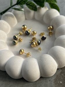 Pendientes de Perlas Negras Naturales Hechos a Mano al por Mayor, con Baño de Oro de 14k, Fabricante de Joyería OEM/ODM al por Mayor - Product Image 3