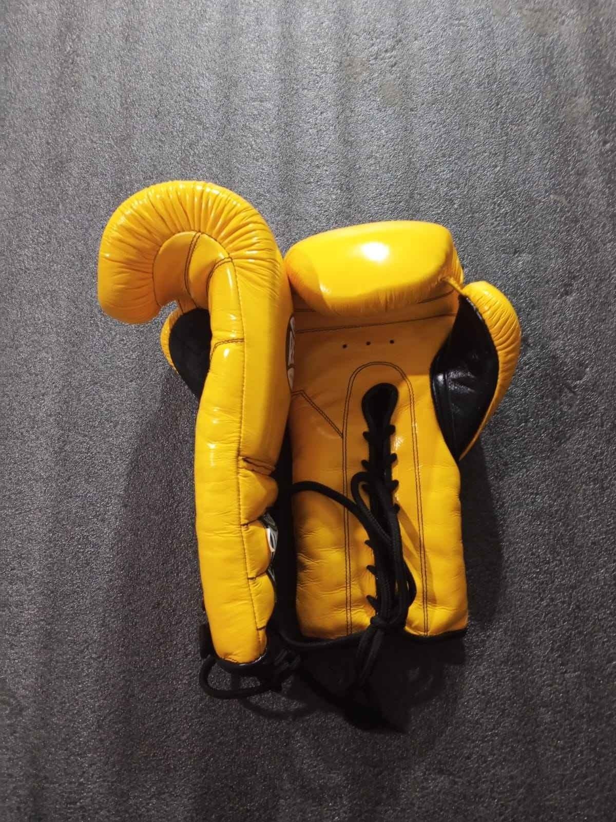 Jaune