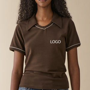 เสื้อยืดผู้หญิงดีไซน์เนอร์ทรงเข้ารูปทันสมัย คอวี แต่งสีสันสวยงาม ดีไซน์มีสไตล์ สำหรับผู้ซื้อขายส่ง - Product Image 1