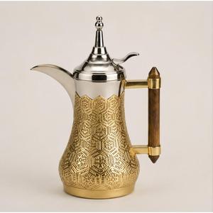 Cafetera Árabe de Lujo Grabada, Dallah de Acero Inoxidable con Acabado de Latón, Cafetera Tradicional de Oriente Medio con Mango de Madera - Product Image 3