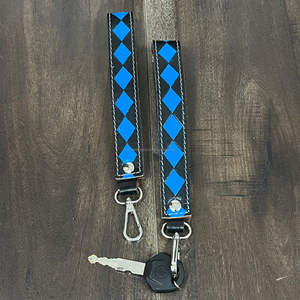 Nouveau porte-clés de poignet en cuir de vachette à carreaux vintage de qualité supérieure, personnalisé, tendance et durable, avec dragonne et cordon. - Product Image 5