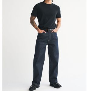 เสื้อยืดสีดำพรีเมียมสำหรับผู้ชาย ผ้าฝ้าย 100% รับผลิตแบบ OEM ODM ขายส่ง เสื้อยืดเรียบง่ายพื้นฐาน คุณภาพสูง เสื้อผ้าที่จำเป็น - Product Image 5