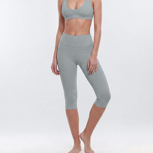 Leggings Capri Taille Haute Gris Uni Extensible pour Yoga, Pantalon de Sport Sans Couture en Maille Respirant et Confortable pour Femme - Product Image 1