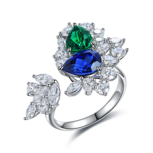 Bague de cocktail pour femme en argent 925 plaqué rhodium avec cristaux bleus et verts taille poire, motif floral, sertissage à griffes, bijoux de luxe - Product Image 2