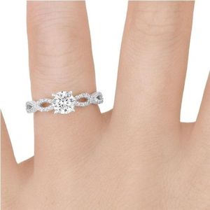 Bague de fiançailles en or 10K avec un design élégant en spirale torsadée, diamant central rond cultivé en laboratoire et pierres d'accentuation, vente en gros OEM et au détail - Product Image 3