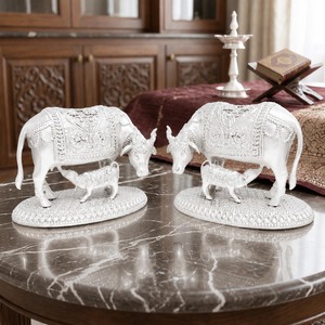 Par de Vacas y Terneros de Resina, Ídolo Moderno para Regalo Espiritual de Inauguración de Casa, 7,5 x 5 cm, 192 g, Murti Tradicional para Puja, Decoración del Hogar - Product Image 1