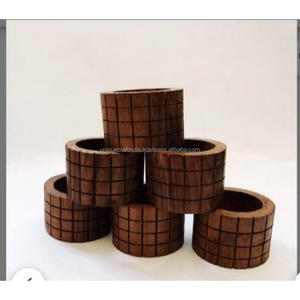 Anillos para Servilletas de Madera en Forma de Tambor con Cortes Lineales |   Portaobjetos Rústicos Hechos a Mano para una Decoración Elegante de la Mesa de Comedor y Eventos - Product Image 1