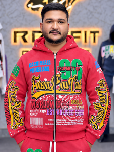 Sudadera con capucha y cremallera personalizada de estilo urbano hip hop con diseño de letras completas impresas digitalmente, unisex, roja, con cremallera. - Product Image 1
