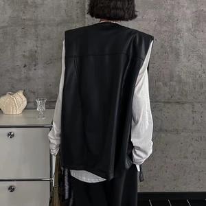 Chaleco de Motocicleta de Cuero Personalizado para Mujer - Diseño sin Mangas con Cuello en V, Bolsillos Delanteros, Costuras Resistentes al Agua y Triple Abotonadura - Product Image 5