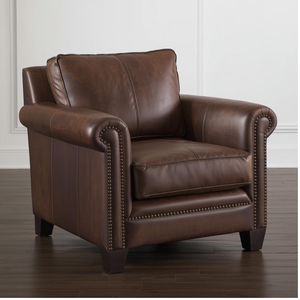 Fauteuil en cuir véritable robuste avec accoudoirs roulés et garniture cloutée, canapé individuel pour salon, mobilier de maison - Product Image 1