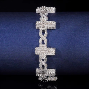 Brazalete de Lujo de Alta Gama con Cruz Central Baguette, Diamante Cultivado en Laboratorio, Certificado IGI, Moderno, Unisex, Cristiano - Product Image 2