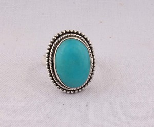 Anillo de Plata de Ley con Turquesa Ovalada Natural, Diseño Clásico para Fiestas, con Cuerda y Borde de Cuentas, Venta al Por Mayor - Product Image 2