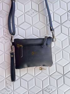 Bolso de Mano Elegante con Diseño Azteca en Tela Jacquard, Tallado a Mano, Color Negro, Cierre de Cremallera, Ligero, Cuero Genuino - Product Image 4