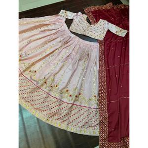 Designer 2XL Lehenga Choli avec un beau travail de broderie - Product Image 2