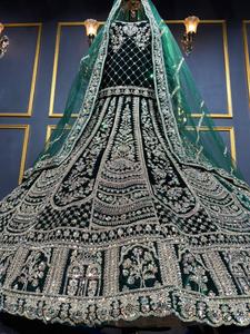 Lehenga de mariée en velours lourd garanti, avec une grande traîne, des détails complets et six couleurs, adapté aux mariages et aux célébrations - Product Image 3