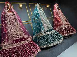 Lehenga Choli Certificado con Bordado Completo, Estilo Nupcial, Nuevo Diseño y Amplio Vuelo para Eventos - Product Image 3