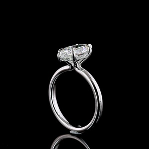 Bague de mariage classique solitaire en or blanc 18 carats avec diamant de laboratoire moissanite taille marquise de 2 carats certifié IGI vintage - Product Image 2