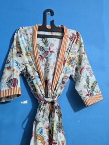 Bata de algodón floral con cuello en V para mujer, estilo kimono indio hecho a mano, ropa de dormir suave para verano, bata de dama de honor, ropa informal. - Product Image 6