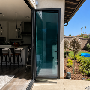 Porte pliante en aluminium sur mesure avec verre trempé, ouverture pliante pour balcon, patio et villa - Product Image 1