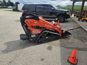 Minicargadora Kubota SCL 1000 de Calidad Premium, Aprobada por EPA y CE, con Cilindro Hidráulico Eaton, Motor, Bomba, Caja de Cambios, Engranajes y PLC - Product Image 4