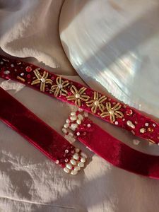 Broche brodée à la main avec perles, accessoire de mode élégant et personnalisé pour femme, broderie artisanale de luxe de qualité supérieure - Product Image 2