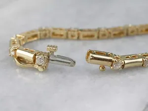 Pulsera de tenis para mujer Tishya de plata de ley con diamantes y moissanita de corte redondo de 4 quilates, chapada en oro amarillo de 14 quilates - Product Image 4